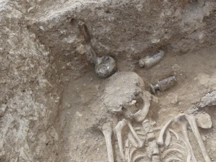O Enigma de Troyes: Tesouros de Vidro Descobertos em Sepulturas Esquecidas