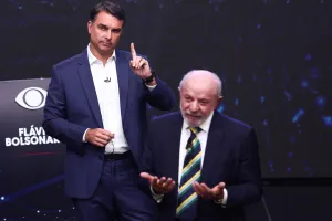 O Duelo Financeiro: Como Lula e Flávio Planejam Limpar o Nome dos Brasileiros