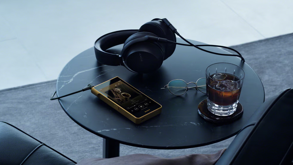 O Luxuoso Retorno do Walkman: Por Que Este Aparelho Custa R$ 30 Mil?