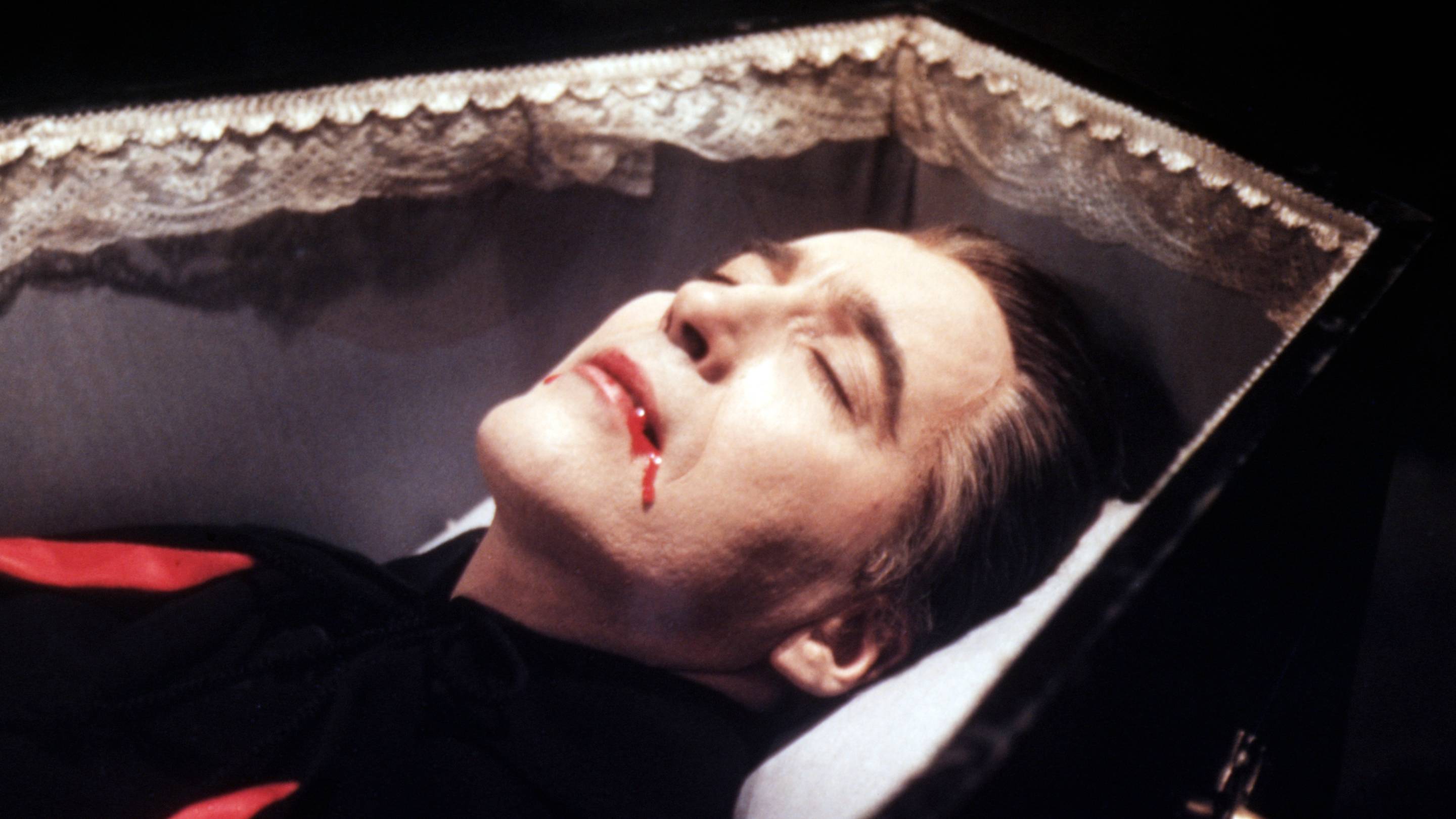 O Enigma do Caixão: A Origem Sombria do Sono dos Vampiros