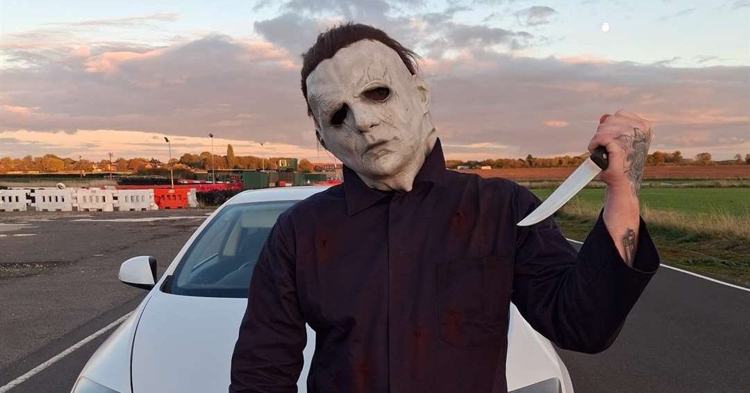 O Caso Bizarro do Homem que Puxou um Carro de 1,5 Tonelada sem Usar as Mãos